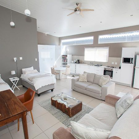 Rnb'S Studio Apartment Windhoek Exterior photo