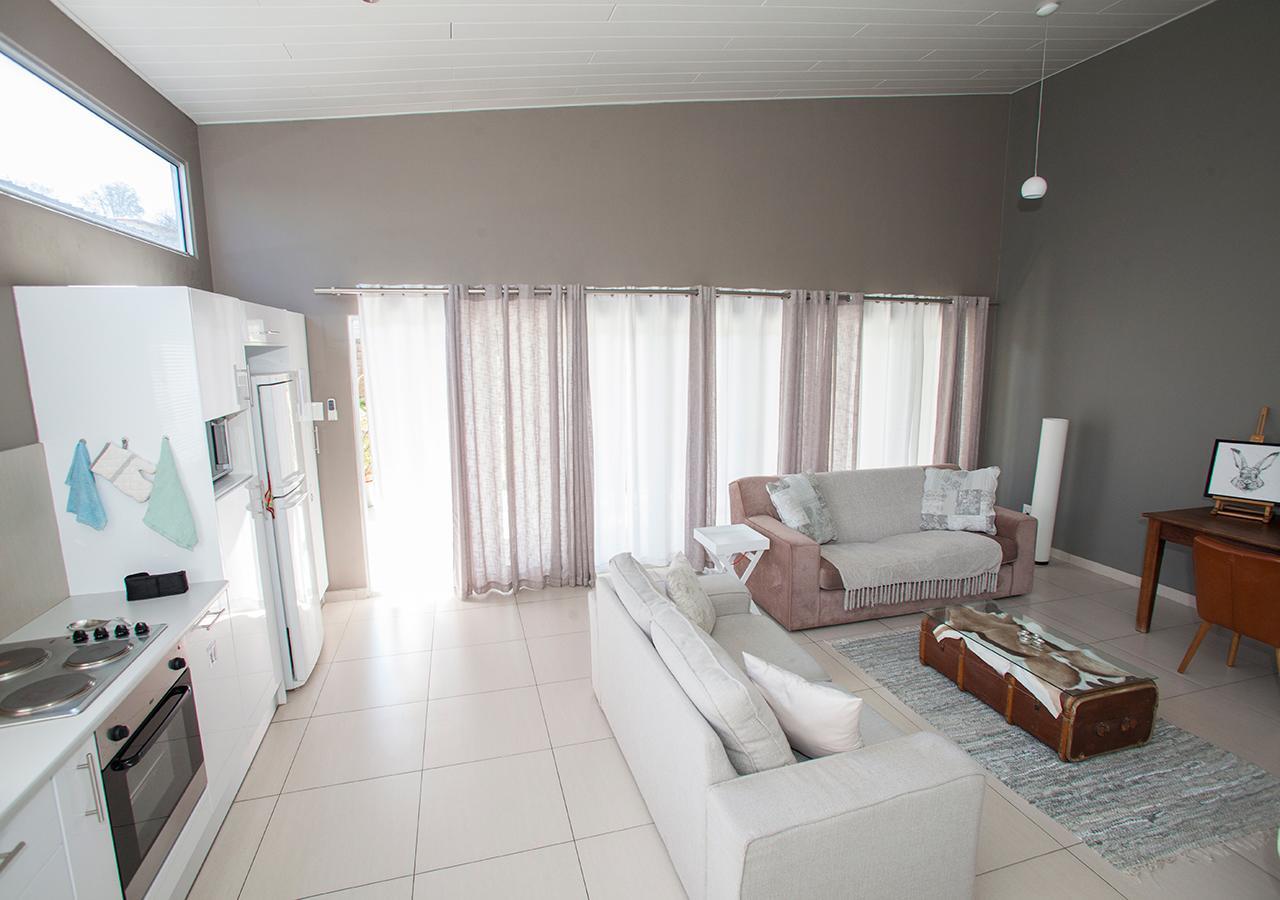 Rnb'S Studio Apartment Windhoek Exterior photo