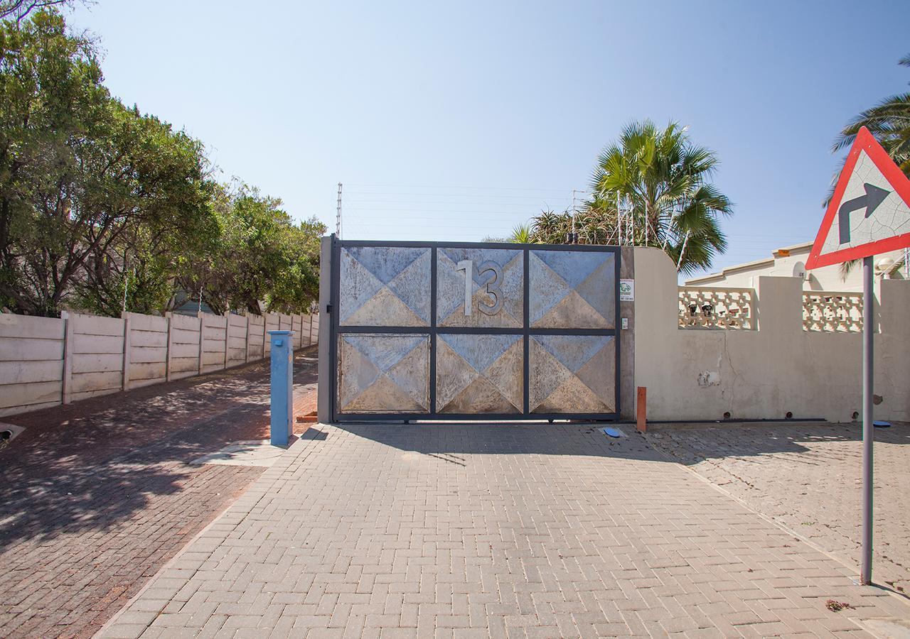 Rnb'S Studio Apartment Windhoek Exterior photo
